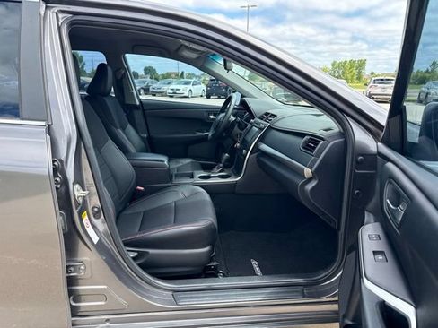 Used 2016 Toyota Camry SE FWD image 18