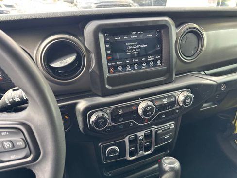 Used 2023 Jeep Wrangler Unlimited w/ Convenience Group image 25