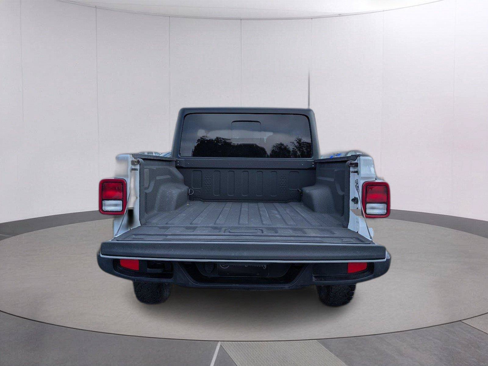 Used 2025 Jeep Gladiator Sport AWD/4WD image 5