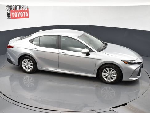 Used 2025 Toyota Camry LE image 21