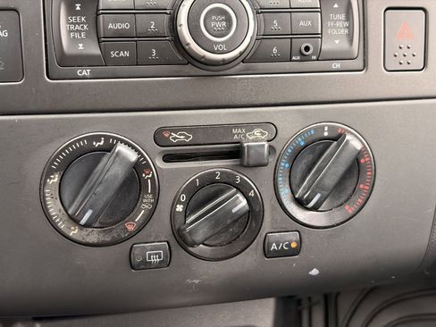 Used 2009 Nissan Versa Hatchback w/ Convenience Pkg FWD image 21