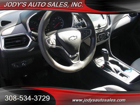 Used 2018 Chevrolet Equinox LS image 2
