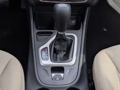 Used 2015 Jeep Cherokee Latitude FWD image 20