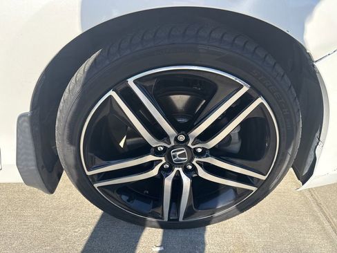 Used 2016 Honda Accord Touring image 8