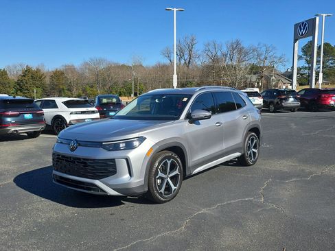 New 2026 Volkswagen Tiguan SE image 3