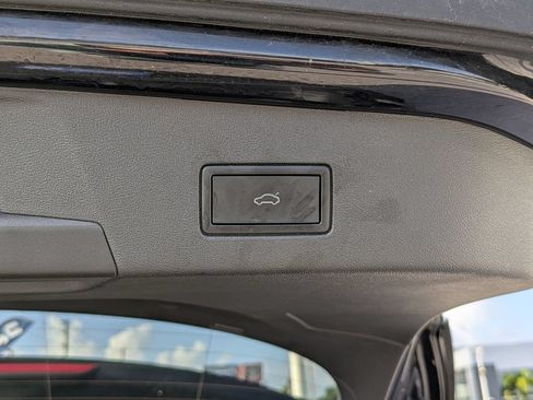 Certified 2023 Volkswagen ID.4 Pro RWD image 9