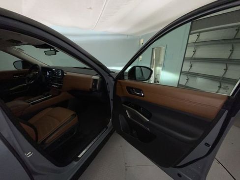 Used 2024 Nissan Pathfinder Platinum w/ Cargo Package AWD/4WD image 26