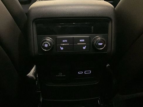 Used 2021 GMC Acadia Denali w/ Denali Technology Package image 29