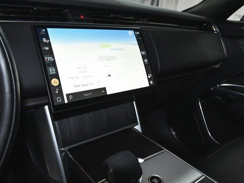 Used 2025 Land Rover Range Rover SE image 50