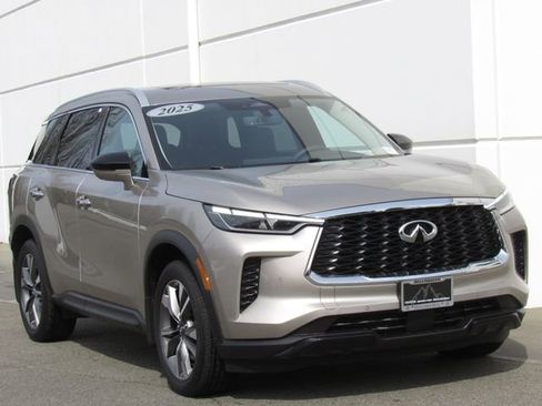 Used 2025 INFINITI QX60 Luxe AWD/4WD image 2