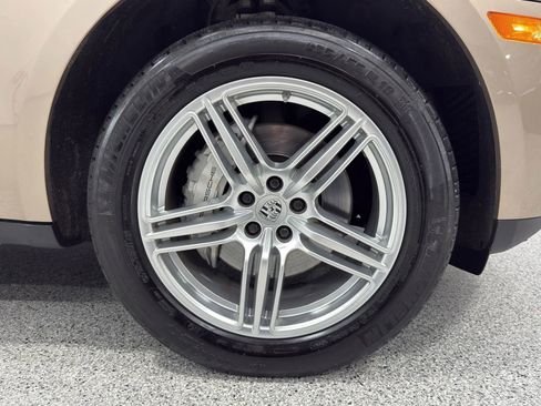 Used 2015 Porsche Macan S w/ Premium Package Plus image 40