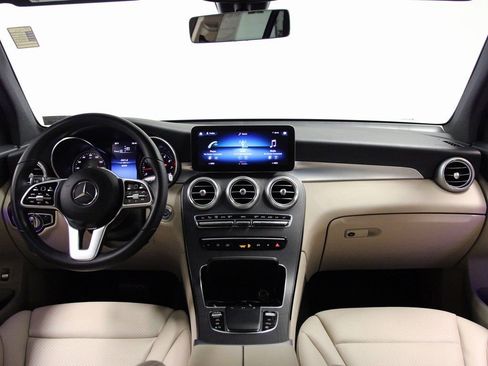 Used 2021 Mercedes-Benz GLC 300 4MATIC image 2