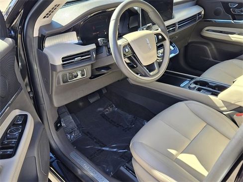 Used 2023 Lincoln Corsair FWD image 11