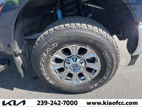 Used 2018 Ford F250 Lariat w/ Chrome Package image 17