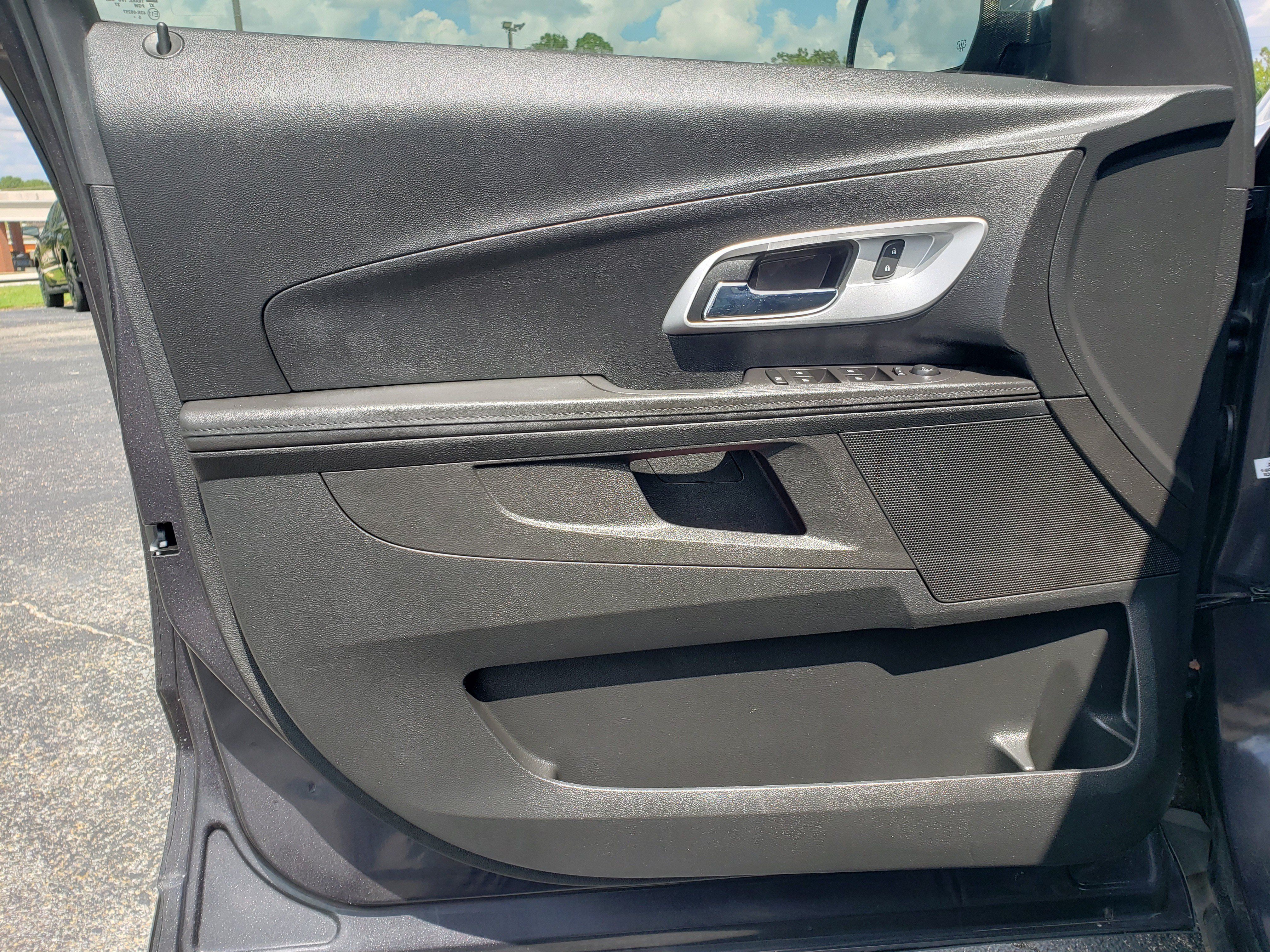 Used 2016 Chevrolet Equinox LTZ w/ Enhanced Convenience Package FWD image 12