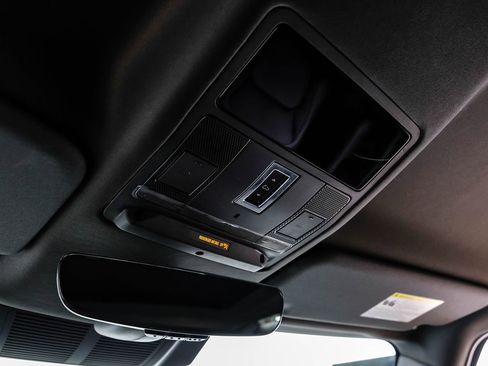 Used 2023 Land Rover Defender 110 75th Limited Edition image 17