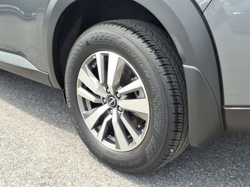 Used 2025 Nissan Pathfinder SL FWD image 11