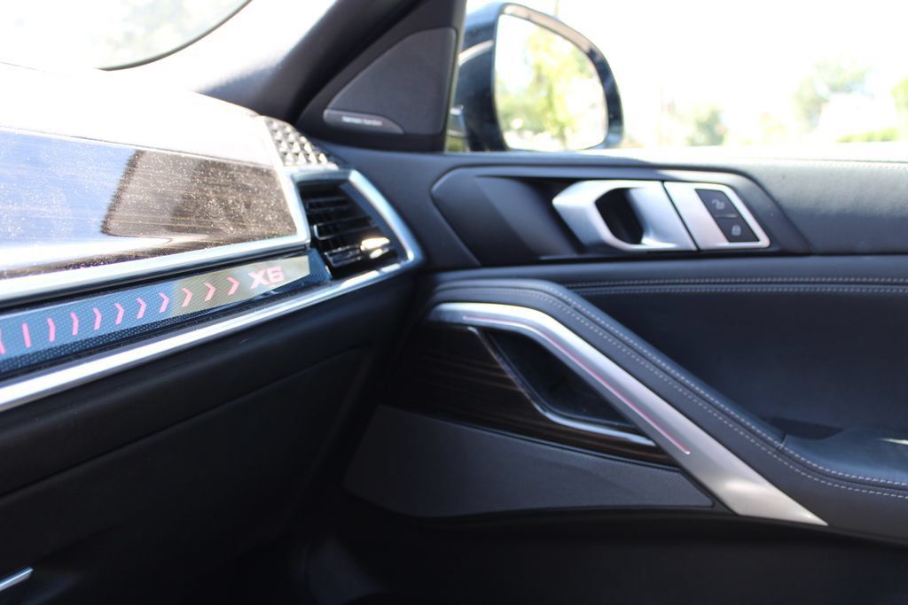 Used 2025 BMW X6 xDrive40i AWD/4WD image 19