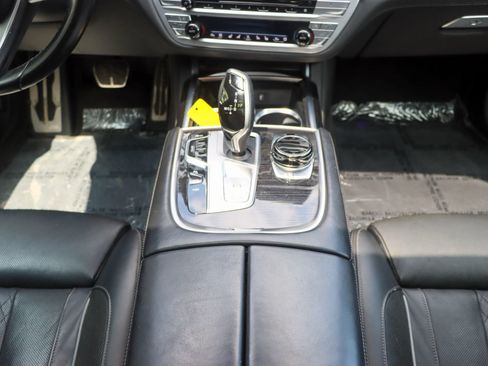 Used 2019 BMW 750i w/ Executive Package RWD image 28