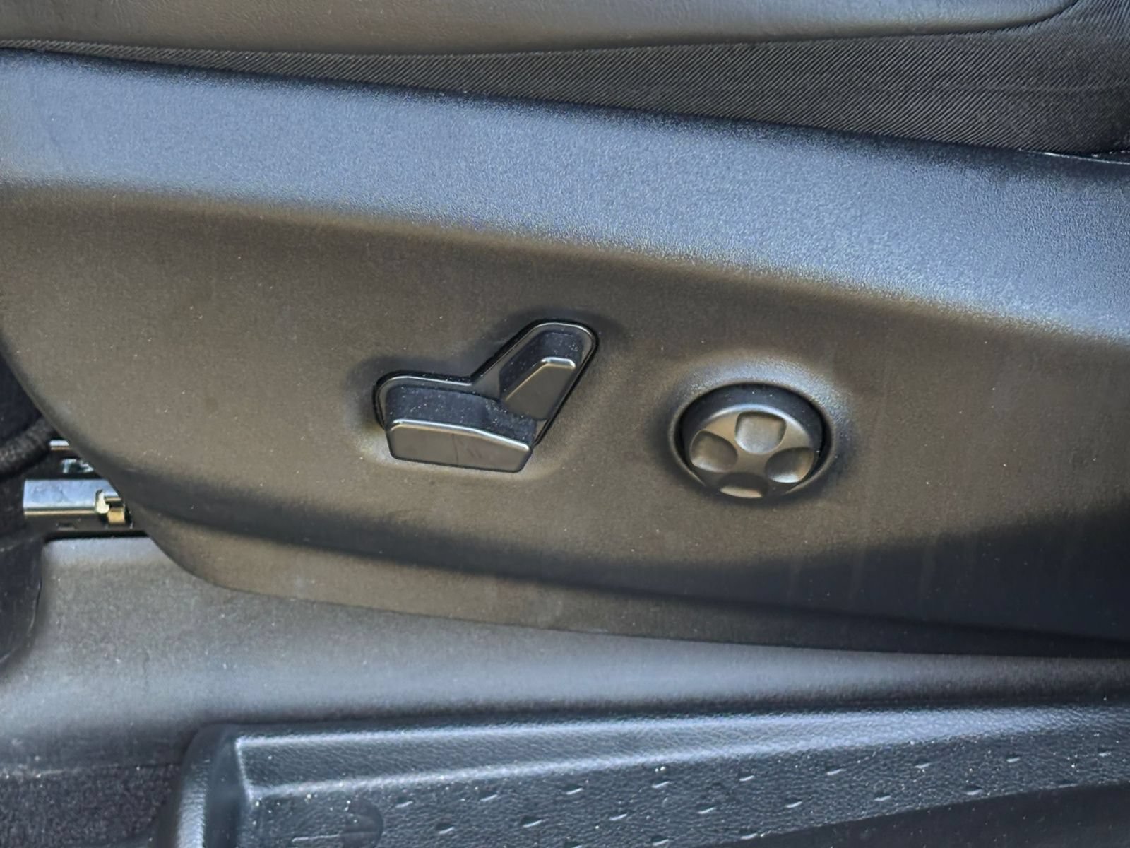 Used 2025 Chrysler Pacifica Limited FWD image 22