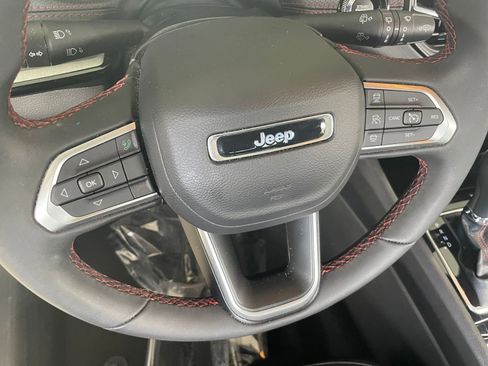 Used 2025 Jeep Compass Trailhawk image 25