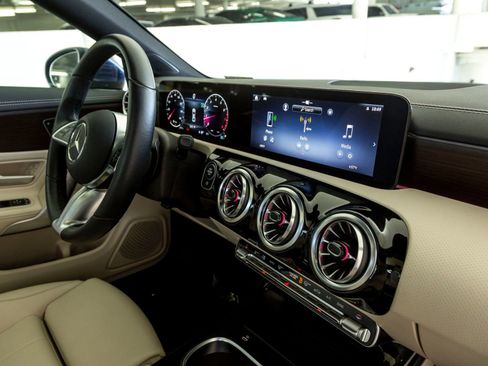 Used 2025 Mercedes-Benz CLA 250 CLA 250 image 30