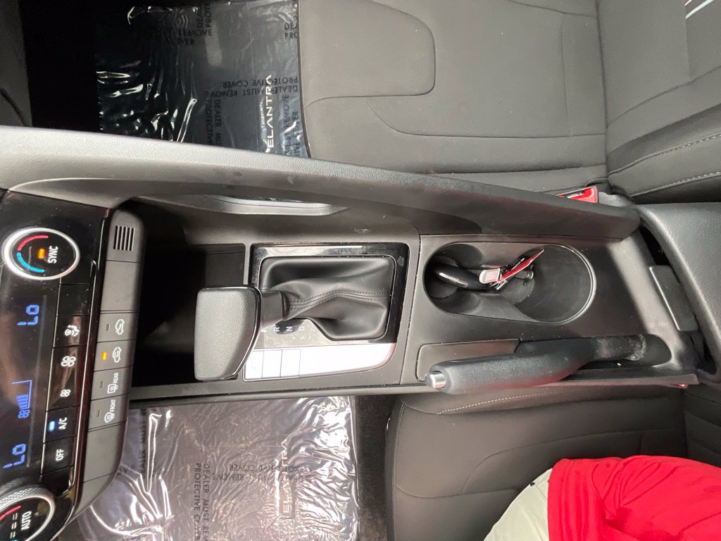 Used 2024 Hyundai Elantra SEL FWD image 20