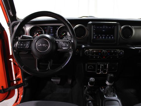 Used 2019 Jeep Wrangler Unlimited Sport S image 2