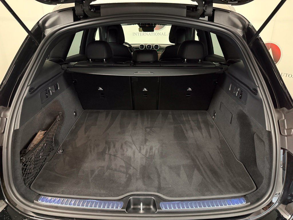 Used 2025 Mercedes-Benz GLC 300 4MATIC w/ Driver Assistance Package image 34