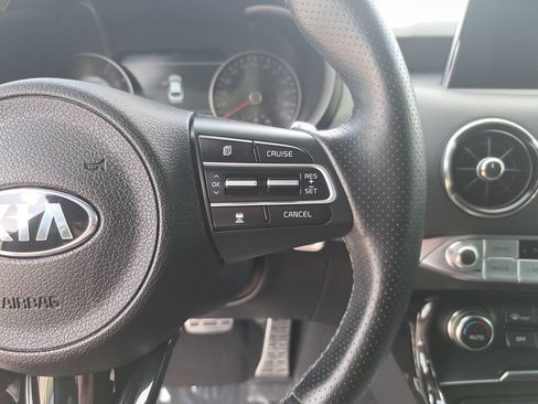 Used 2020 Kia Stinger GT1 AWD/4WD image 18