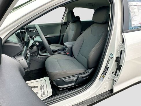 New 2025 Kia K4 LXS image 19