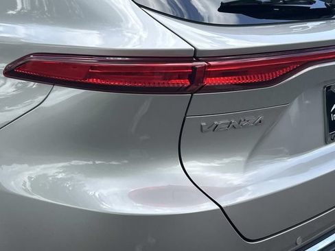 Used 2023 Toyota Venza Limited AWD/4WD image 10