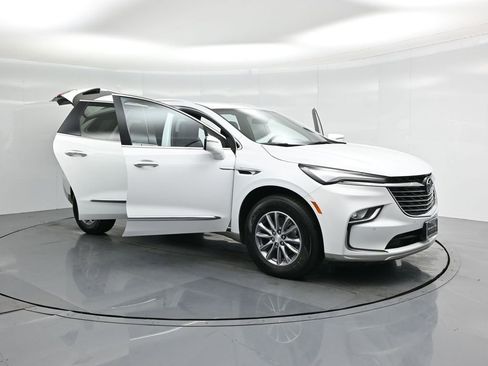 Used 2022 Buick Enclave Essence image 34