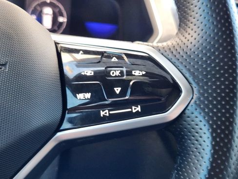 Certified 2022 Volkswagen Tiguan SE R-Line FWD image 23