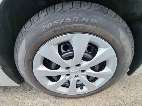 Used 2020 Toyota Corolla LE FWD image 10