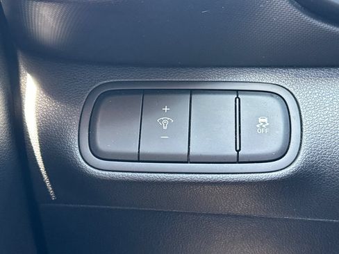 Used 2025 Hyundai Venue SEL FWD image 36