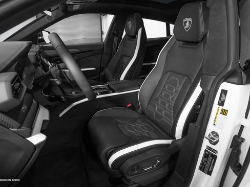 Used 2025 Lamborghini Urus SE image 31