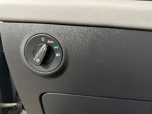 Used 2022 Volkswagen Taos SE image 18