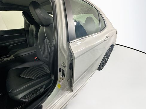 Used 2024 Toyota Camry SE w/ Convenience Package FWD image 12