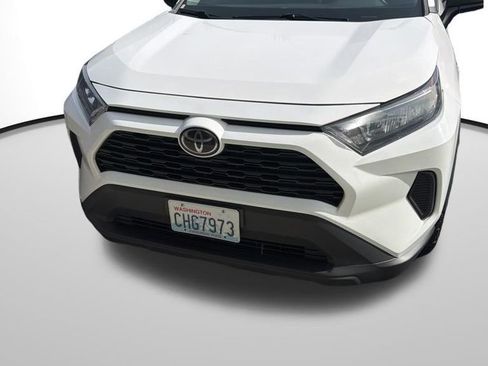 Used 2021 Toyota RAV4 LE image 5