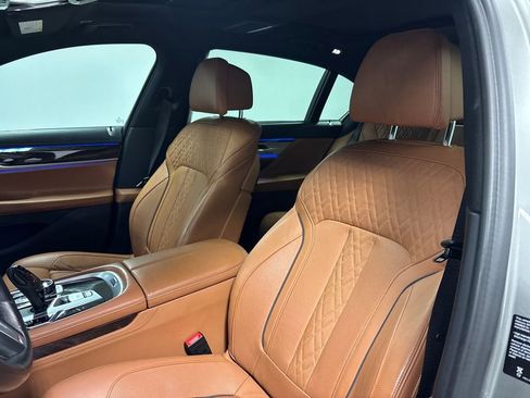Used 2021 BMW 750i xDrive w/ Executive Package image 25