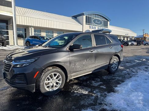 Used 2022 Chevrolet Equinox LS w/ LS Convenience Package image 2