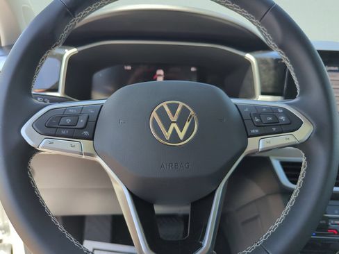 New 2026 Volkswagen Taos SE FWD image 39