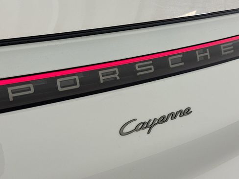 Used 2022 Porsche Cayenne Platinum Edition image 24