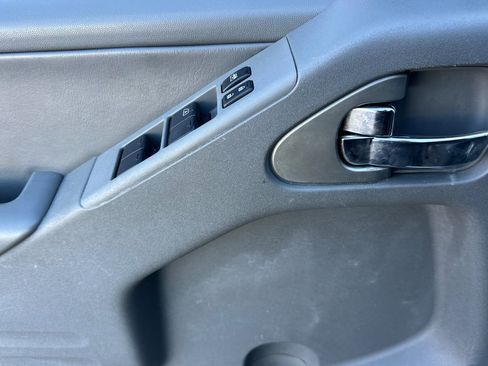 Used 2016 Nissan Frontier SL image 11