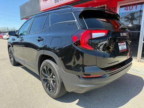 Used 2022 GMC Terrain SLE w/ Driver Convenience Package AWD/4WD image 5