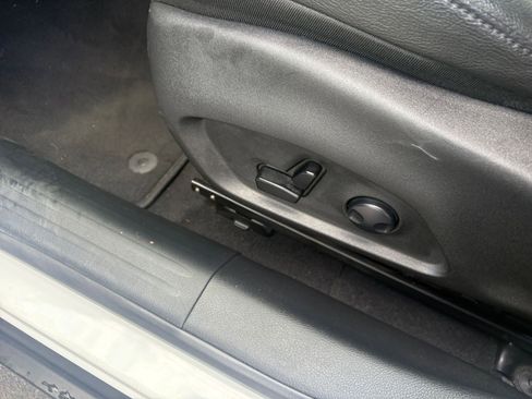 Used 2025 Jeep Compass Limited image 22