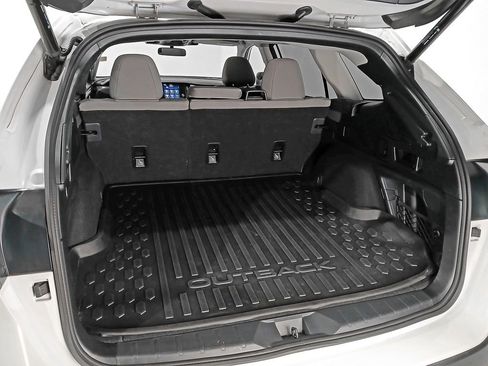 Used 2024 Subaru Outback Premium AWD/4WD image 8