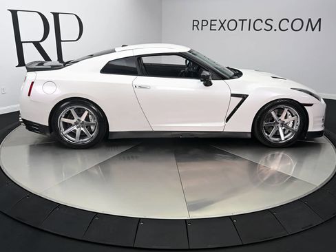 Used 2012 Nissan GT-R Premium AWD/4WD image 9