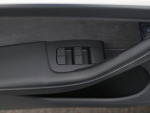 Used 2022 Tesla Model Y Long Range image 26